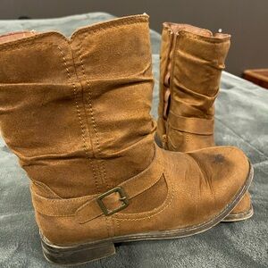 Mid calf brown suede boots with buckle